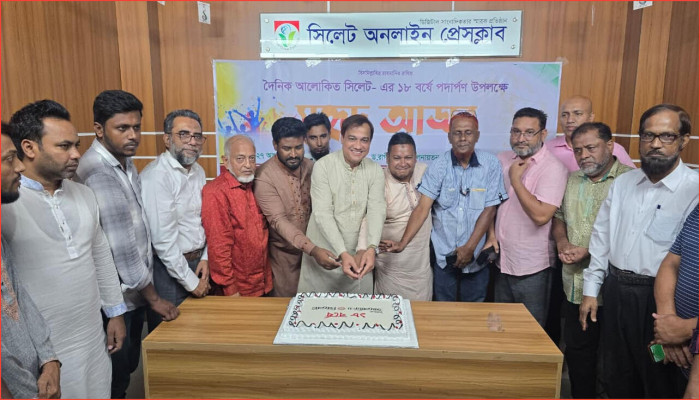 ১৮ বছরে আলোকিত সিলেট: সুহৃদ আড্ডায় সুধীজনের উপস্থিতি ১৮ বছরে আলোকিত সিলেট: সুহৃদ আড্ডায় সুধীজনের উপস্থিতি