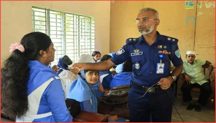 হবিগঞ্জে শিক্ষার্থীদের সঙ্গে পুলিশ সুপারের মতবিনিময়