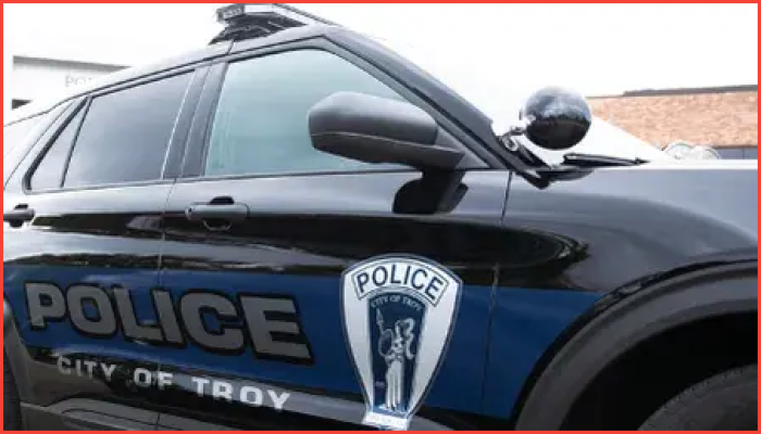 ট্রয় ইন্টারস্টেট ৭৫-এ দুর্ঘটনায় চালকের মৃত্যু, যাত্রী গুরুতর আহত