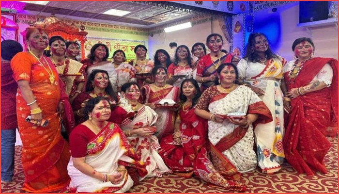 দূরপ্রবাসে সিঁদুর খেলা উৎসব দূরপ্রবাসে সিঁদুর খেলা উৎসব