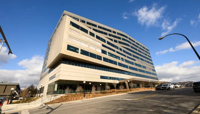 মিশিগান মেডিসিনের নতুন কান প্যাভিলিয়ন : বছরের শেষে রোগী সেবা শুরু