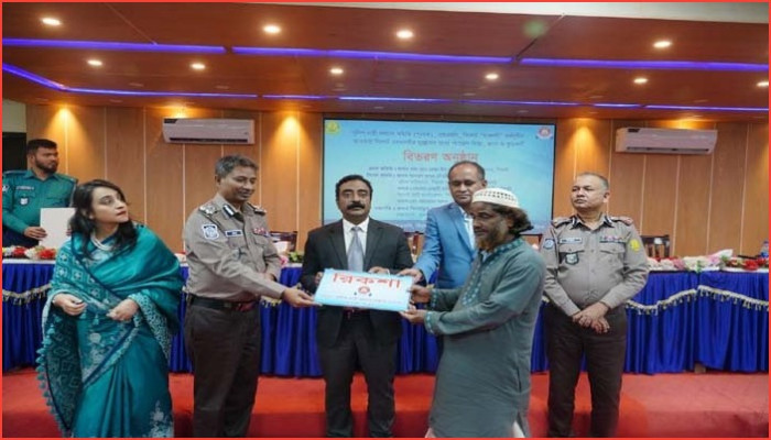 সিলেটে পুনাকের উদ্যোগে দুঃস্থদের রিকশা, ভ্যান ও ফুডকার্ট বিতরণ