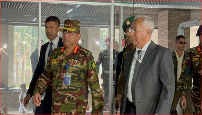 ভোটের আগে ইসির সঙ্গে তিন বাহিনীর প্রধানের বৈঠক