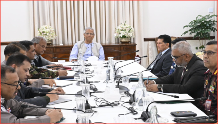 নির্বাচন ও বড়দিনের নিরাপত্তা : ইউনূসের নেতৃত্বে আইনশৃঙ্খলা বৈঠক