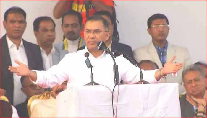 দেশপ্রেমের ঢেউয়ে মাতৃভূমিতে ফিরলেন তারেক রহমান : শান্তি ও ঐক্যের আহ্বান