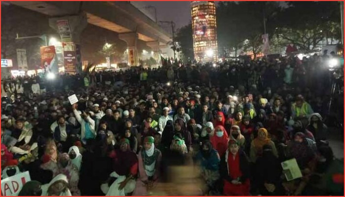 শহীদ হাদি হত্যার ন্যায়বিচারের দাবিতে শাহবাগে রাতভর অবস্থান