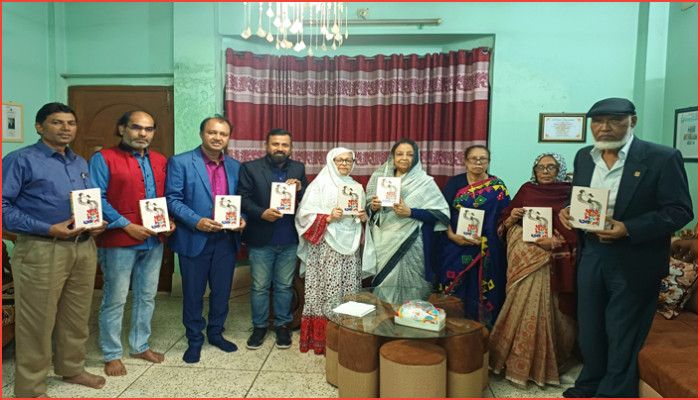 আয়েশা আহমেদের নতুন উপন্যাস ‘ভাঙা ঘরে চাঁদের আলো’র মোড়ক উন্মোচন