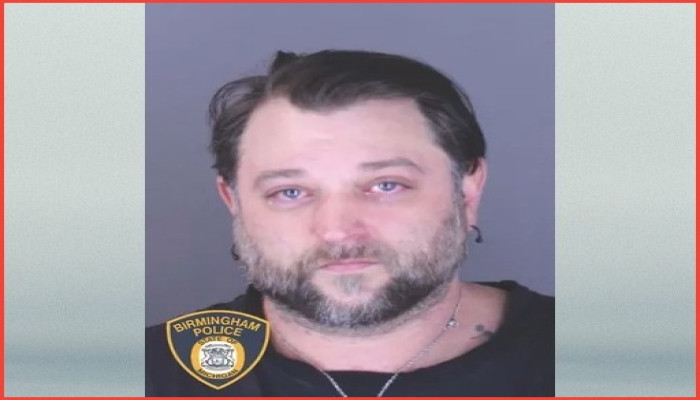 বার্মিংহামে রবার্ট ফস্টারের বিরুদ্ধে ১৭টি প্যাকেজ চুরির অভিযোগ