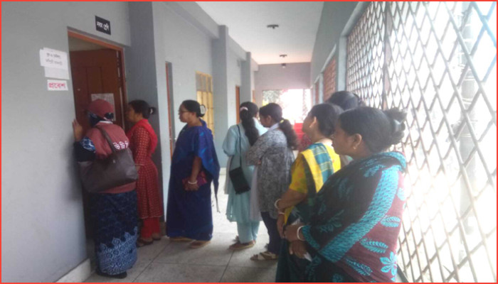 দেশজুড়ে ভোটের উৎসব, ভোটারদের দীর্ঘ সারি