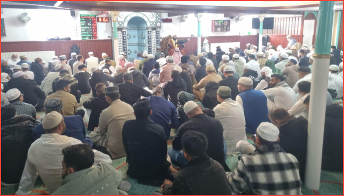 বৃটেনের কার্ডিফে পবিত্র ঈদুল ফিতর উদযাপন