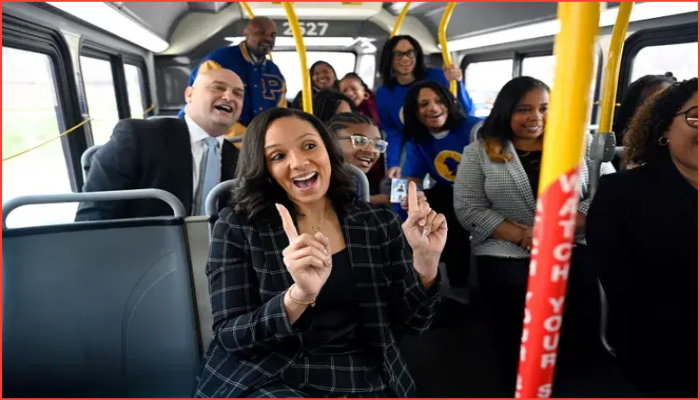 ডেট্রয়েটের শিক্ষার্থীদের জন্য নতুন বিনামূল্যের বাস কর্মসূচি