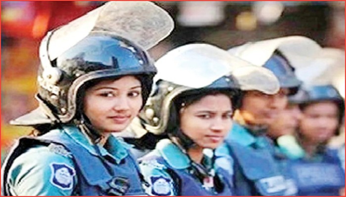 সাত মাসেই বদলে গেল পুলিশের নতুন পোশাক