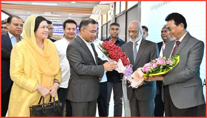 জাতিসংঘ সফর শেষে দেশে ফিরেছেন প্রধানমন্ত্রী